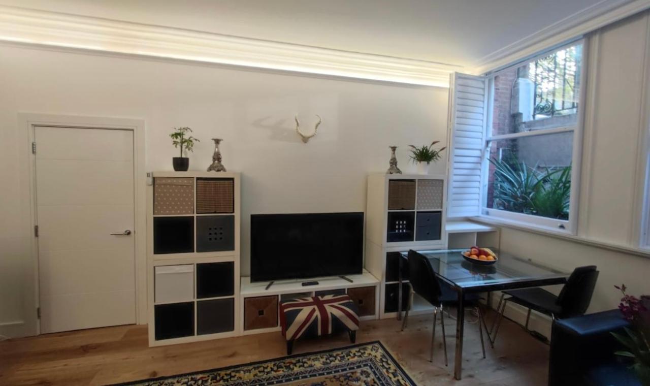Appartamento Cosy With 2 Bedrooms Londra
