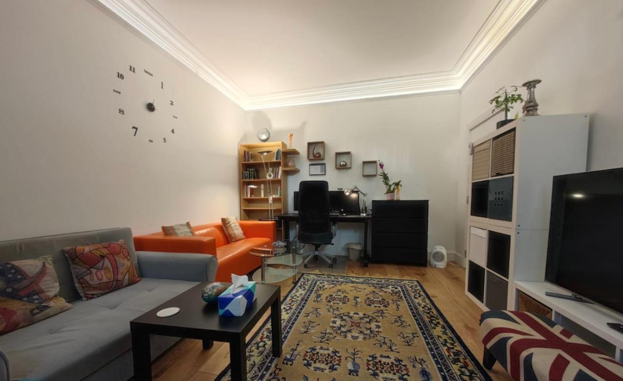 Cosy With 2 Bedrooms Appartamento Londra