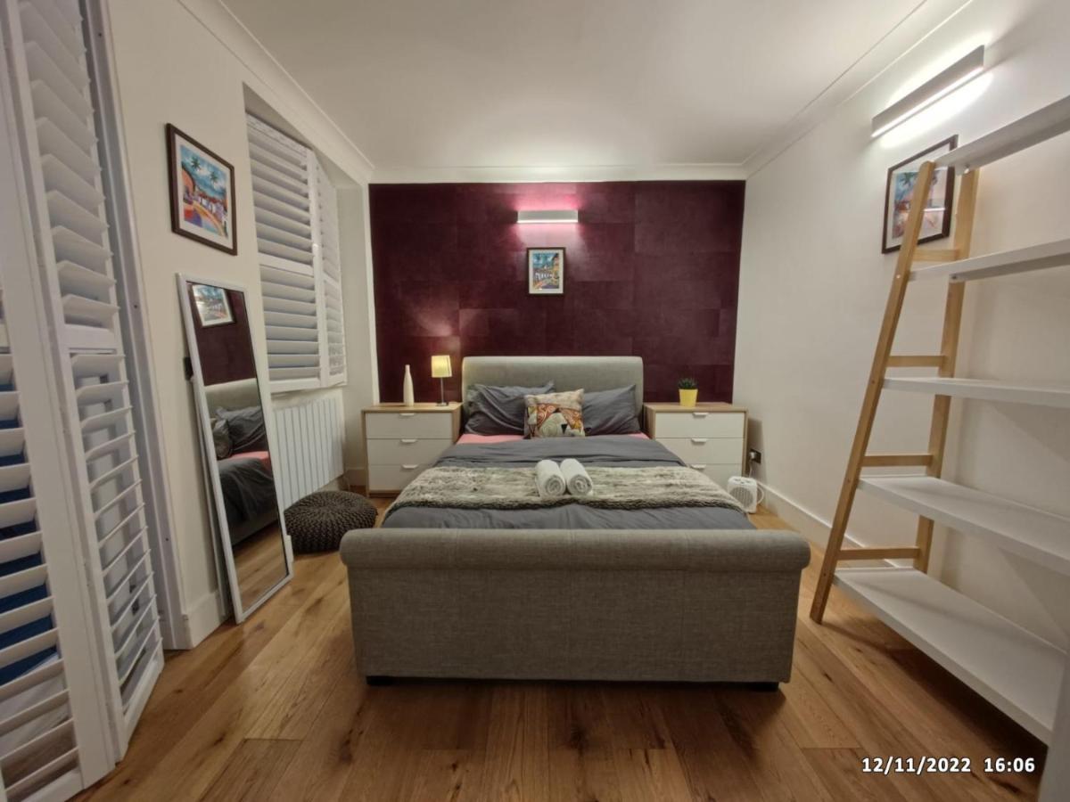 Cosy With 2 Bedrooms * Londra