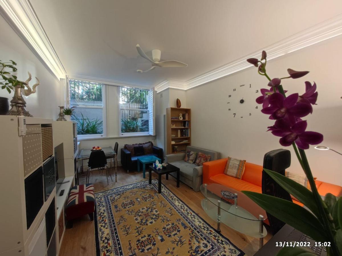 Cosy With 2 Bedrooms Appartamento