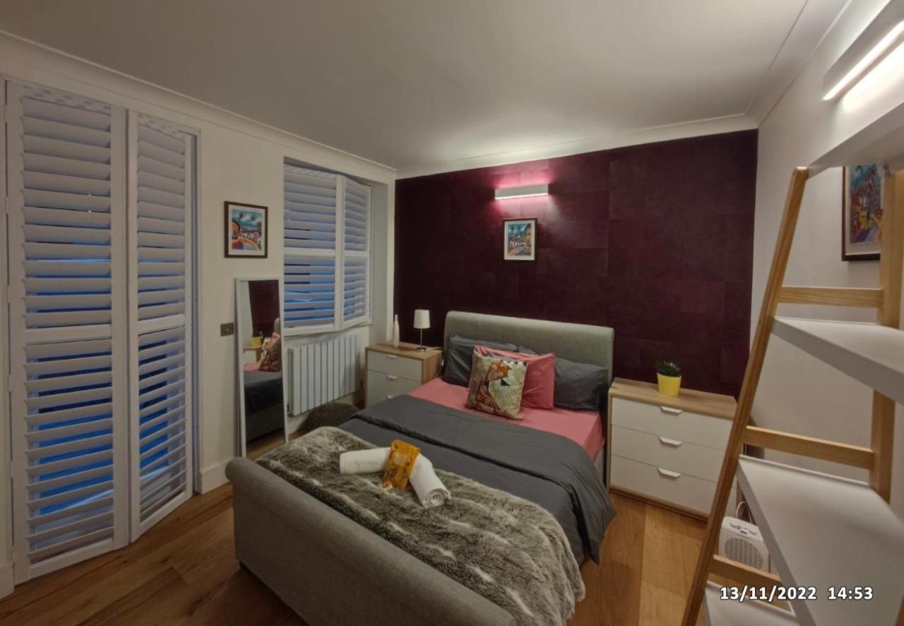 Cosy With 2 Bedrooms Appartamento