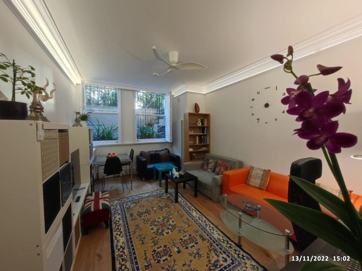 Appartamento Cosy With 2 Bedrooms Londra