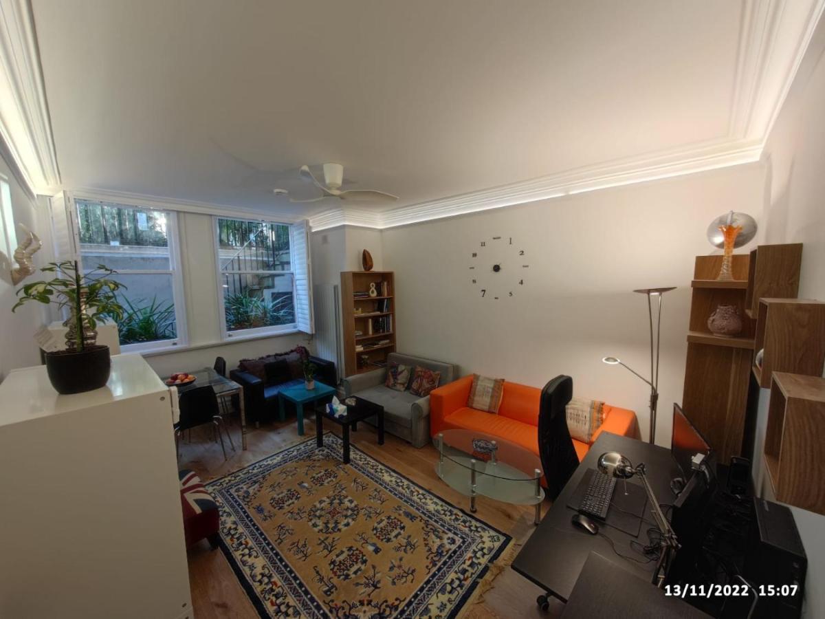 Cosy With 2 Bedrooms Londra